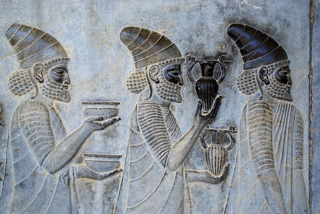 Persepolis_stairs_of_the_Apadana_relief-2